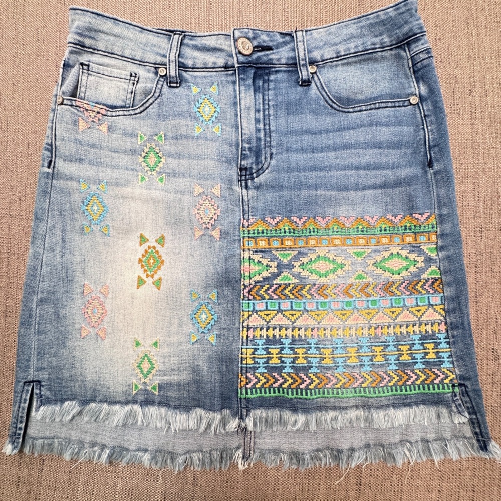 Hydraulic Soho High Rise Embroidered Denim Mini Skirt Size 8 Blue Fringe Hem